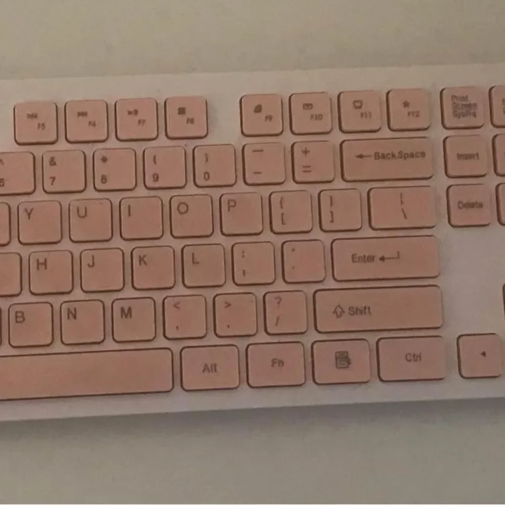 Wireless keyboard pink G9300 needs dongle and batteries